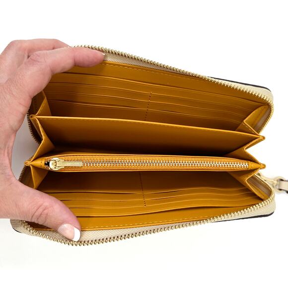 Coach X Peanuts Long Zip Around Wallet With Snoopy And Friends Motif Ivory CF219 - Picture 4 of 7